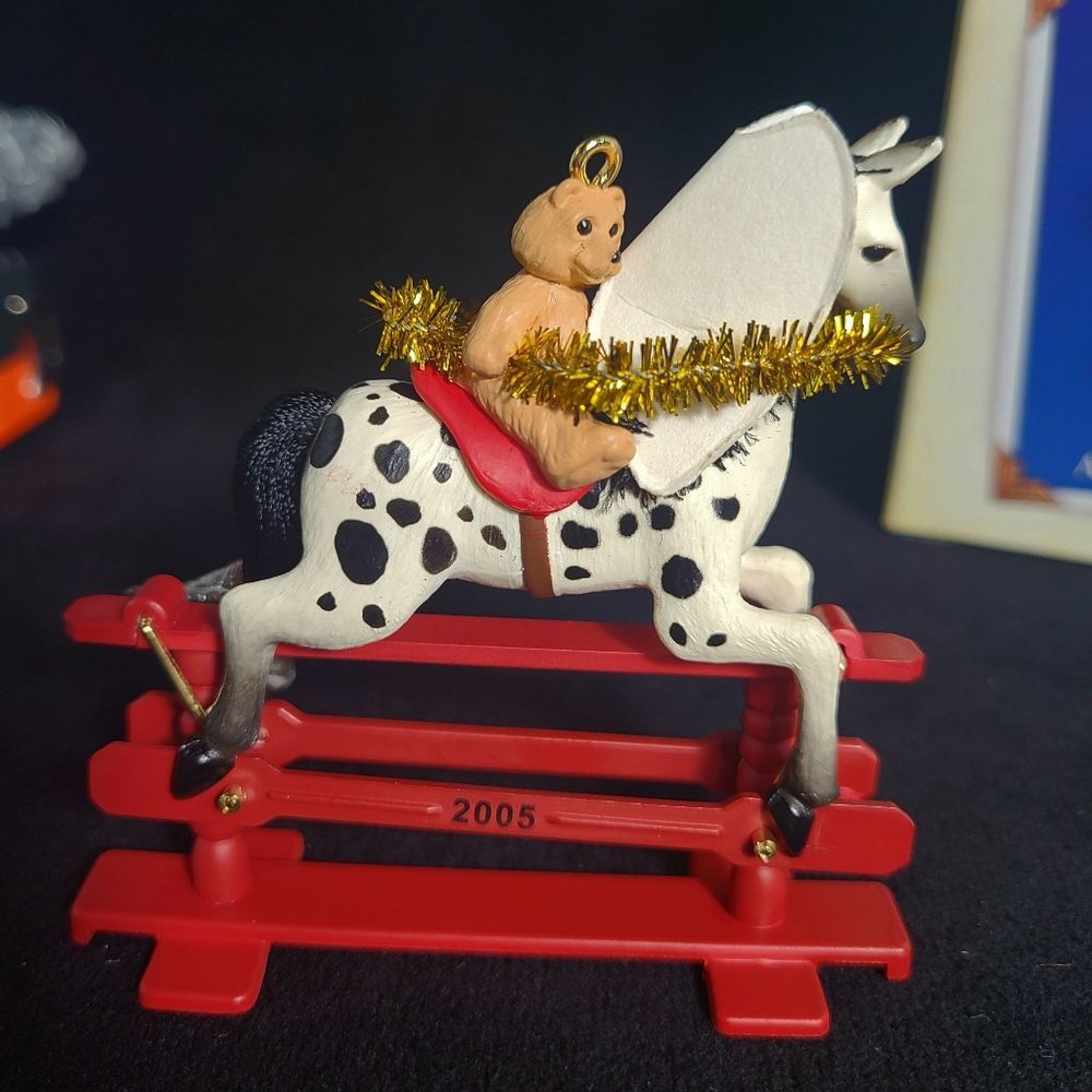 Hallmark 2005 Rocking Horse ornament w/motion